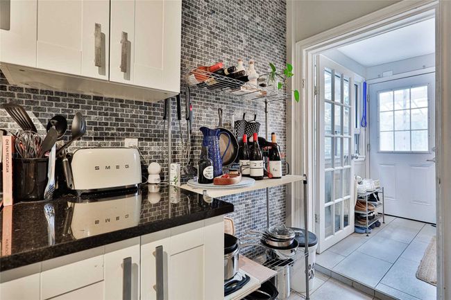 MAIN - 124 Argyle St, Home with 1 bedrooms, 1 bathrooms and 1 parking in Toronto ON | Image 11