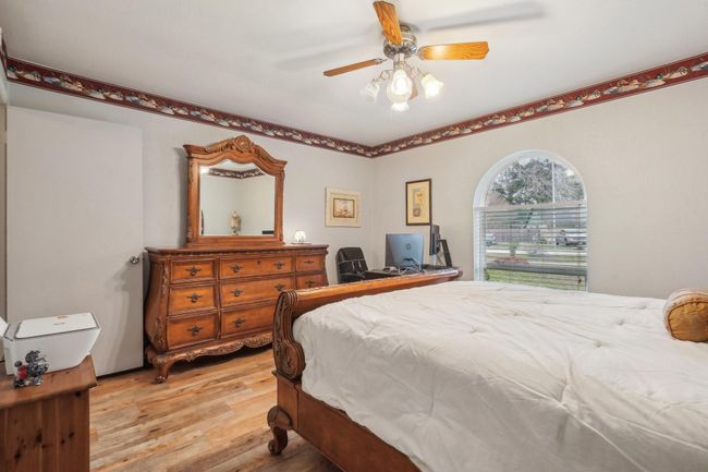 One of the secondary bedrooms. | Image 14