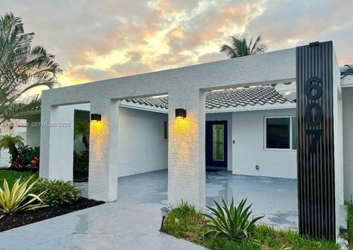 607 Maple Dr, Margate, FL, 33063-4538 | Card Image