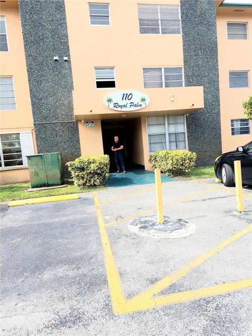 apt-309-110 Royal Palm Rd, Hialeah, FL, 33016-4649 | Card Image