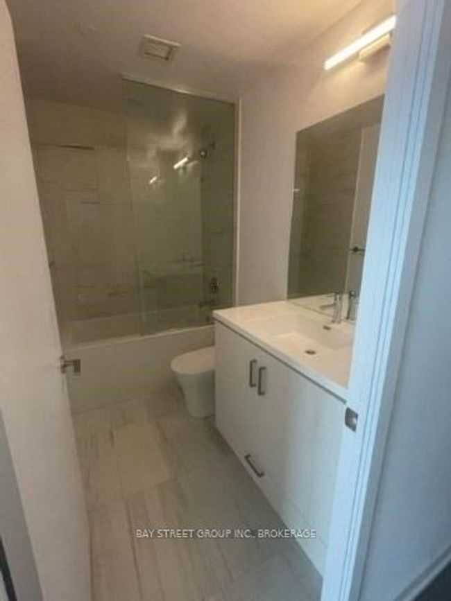 07 - 38 Honeycrisp Cres, Condo with 1 bedrooms, 1 bathrooms and 1 parking in Concord ON | Image 9