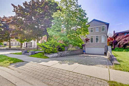 103 Oak Ave, Richmond Hill, ON, L4C6R6 | Card Image