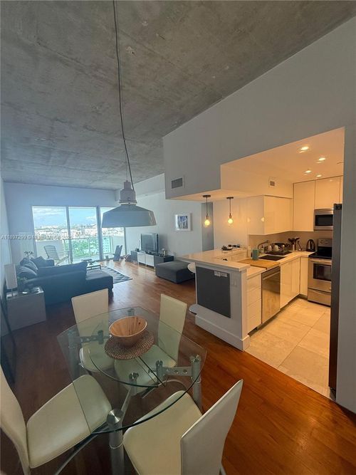 ph17-1200 West Ave, Miami Beach, FL, 33139-4377 | Card Image