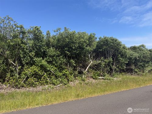 1079 Fairwood Dr Sw, Ocean Shores, WA, 98569-9239 | Card Image