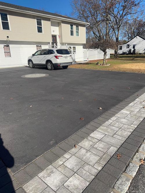 489 Easton St, Ronkonkoma, NY, 11779-6154 | Card Image