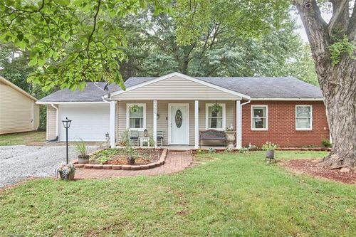 2906 Navajo Ave, Winston-Salem, NC, 27103-5440 | Card Image