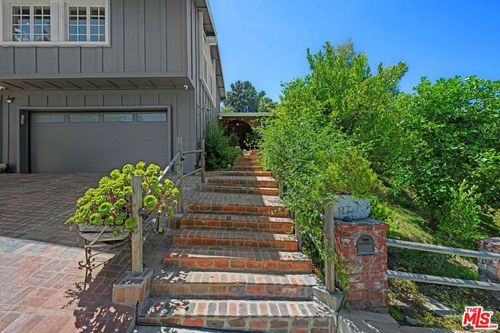 16582 Calneva Dr, Encino, CA, 91436-4172 | Card Image