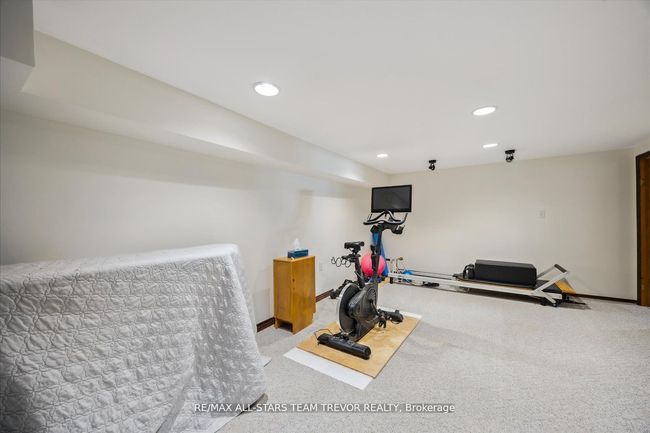 27 Corbett Cres, House other with 3 bedrooms, 4 bathrooms and 5 parking in Aurora ON | Image 25