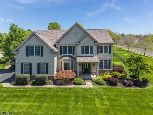 9 Hawk Dr, Ringoes, NJ, 08551-1119 | Card Image