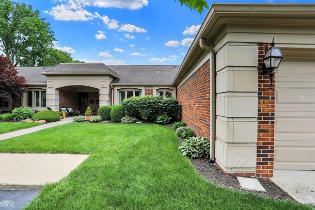 423 Bent Tree Ln, Condo with 2 bedrooms, 3 bathrooms and null parking in Indianapolis IN | Image 4