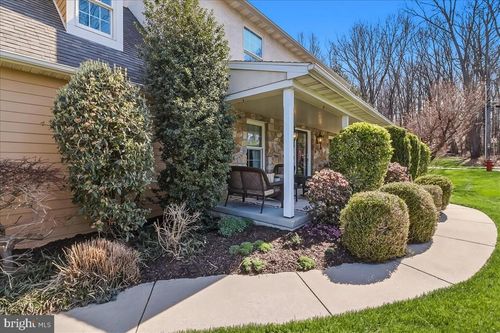 2 Parkside Dr, ELVERSON, PA, 19520-9496 | Card Image