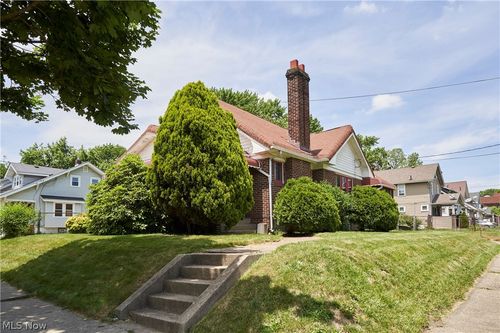 939 Lovers Lane, Akron, OH, 44306 | Card Image