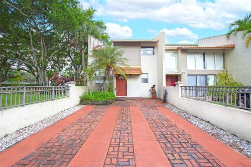 apt-8-8811 Gatehouse Rd, Plantation, FL, 33324-3718 | Card Image