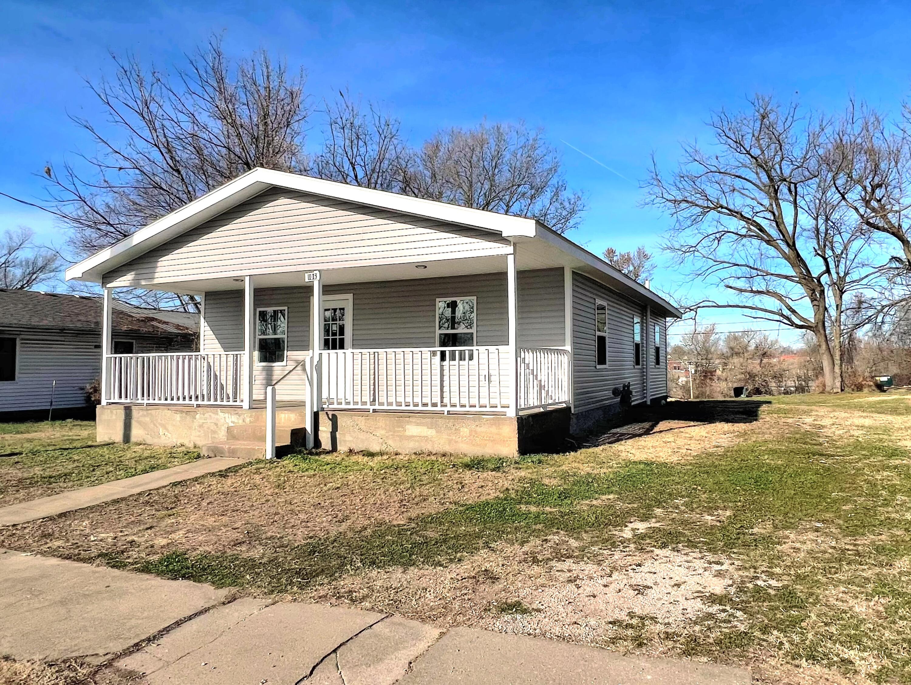 Pearl St, Monett, MO 65708