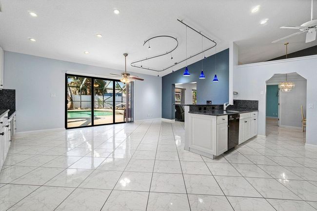 61 W Rubber Tree Dr, House other with 3 bedrooms, 2 bathrooms and null parking in Lake Worth FL | Image 12