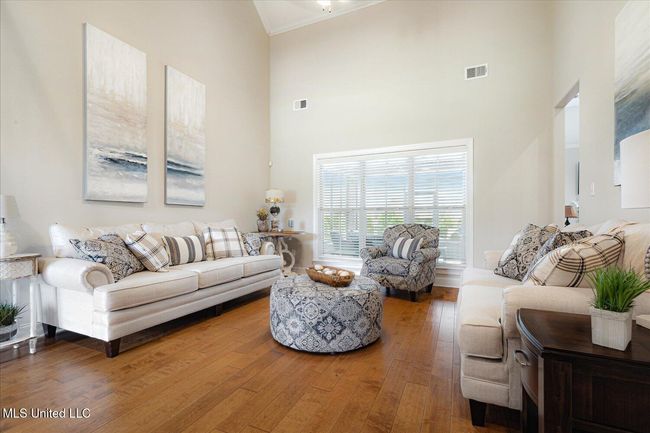 Living Room | Image 16