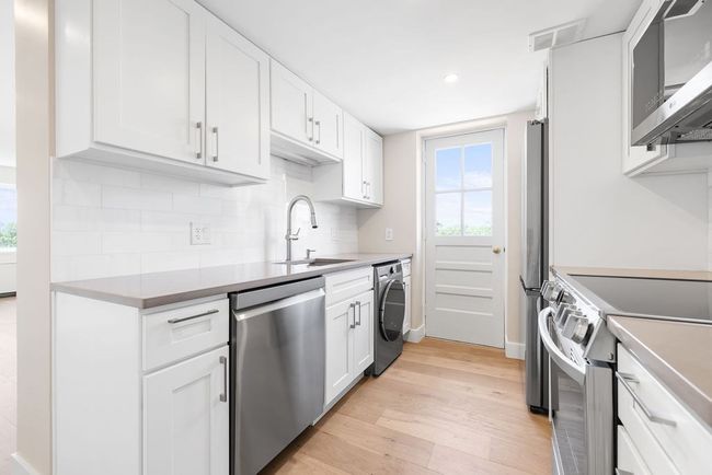 APT-824 - 14 Concord Ave, Condo with 3 bedrooms, 2 bathrooms and 1 parking in Cambridge MA | Image 4