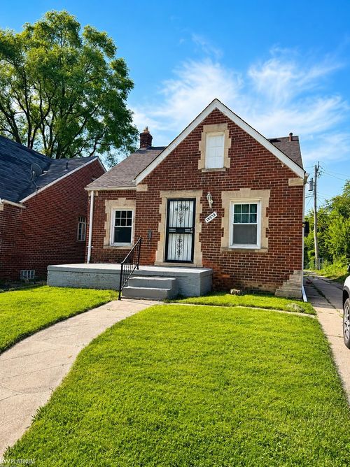 15596 Eastwood St, Detroit, MI, 48205-2940 | Card Image