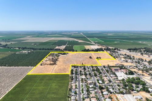 5721 E Riverdale Ave, Laton, CA, 93242-9790 | Card Image