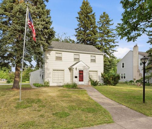 1002 10th St S, Moorhead, MN, 56560-3663 | Card Image