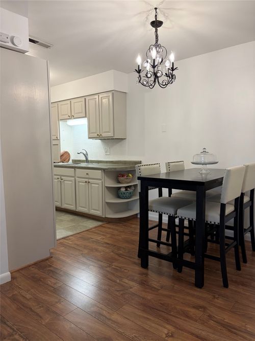 apt-9-1900 50th St, Des Moines, IA, 50310-1563 | Card Image