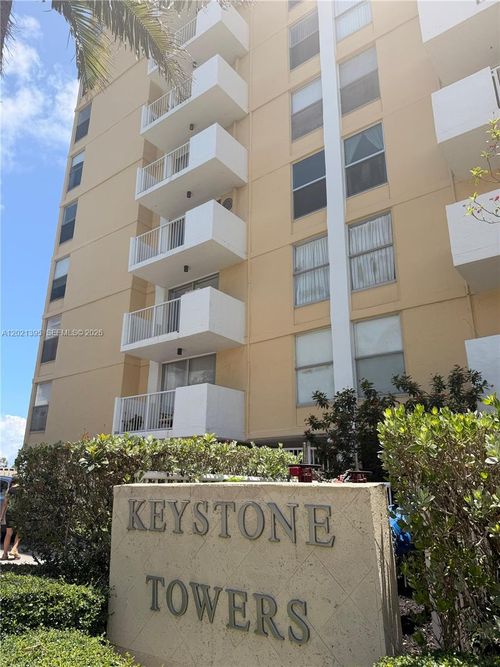 310-2020 Ne 135th St, North Miami, FL, 33181-2189 | Card Image