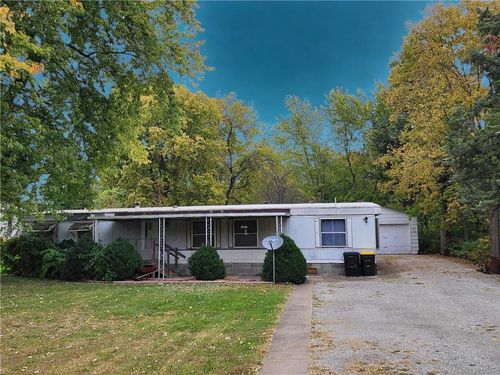 305 W Benton St, Savannah, MO, 64485-1753 | Card Image