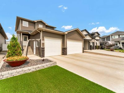 594 Somerside View Se, House detached with 3 bedrooms, 2 bathrooms and 6 parking in Medicine Hat AB | Image 1