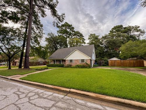 229 Hickory Drive, Huntsville, TX, 77340 | Card Image