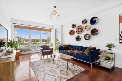 5c-355 Stratford Rd, Brooklyn, NY, 11218-4361 | Card Image