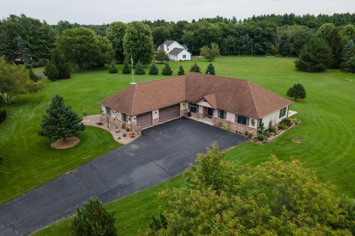 W5355 Gladhurst Ln, Elkhorn, WI, 53121-2478 | Card Image
