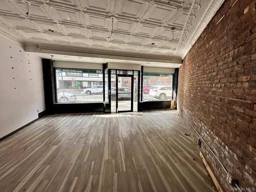 44-29 Douglaston Pkwy, Little Neck, NY, 11363-1843 | Card Image