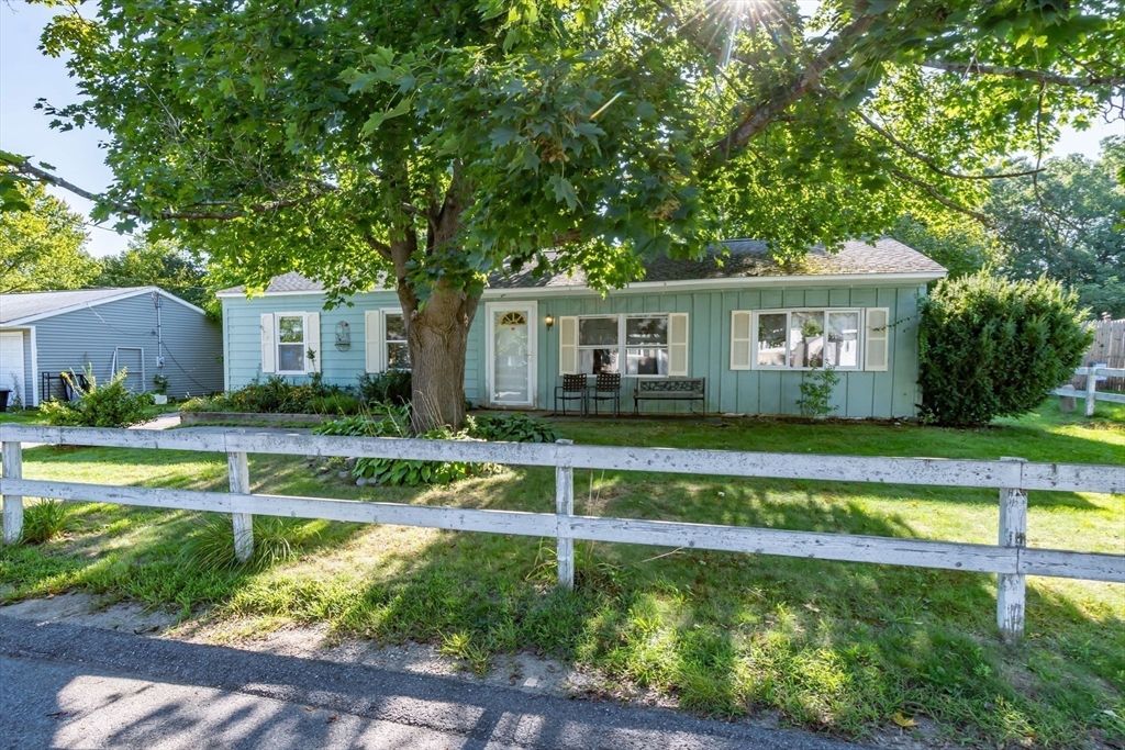 Lisa Ln, Lowell, MA 01854