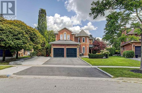 351 Fairway Gardens, Newmarket (Glenway Estates), ON, L3X1B4 | Card Image