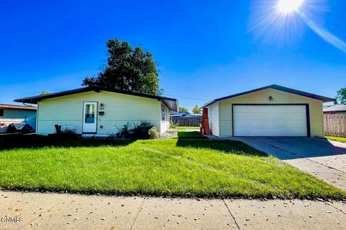 145 26th St Sw, Minot, ND, 58701-3355 | Card Image