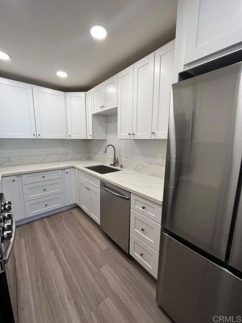 d-333 Lansing Cir, Escondido, CA, 92025-3352 | Card Image