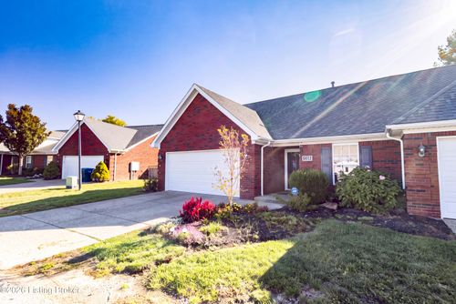 6612 Woods Mill Dr, Louisville, KY, 40272-4586 | Card Image