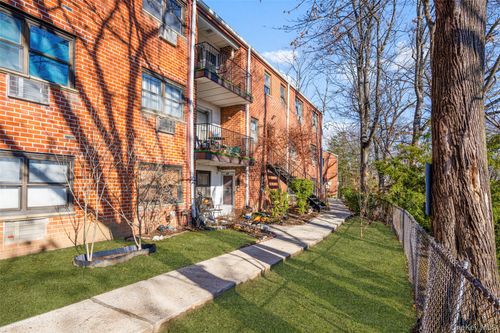 69-55 Fieldstone Dr, Hartsdale, NY, 10530-1575 | Card Image