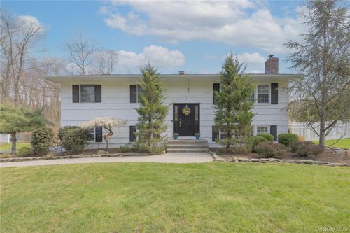 45 Woodglen Dr, New City, NY, 10956-4215 | Card Image