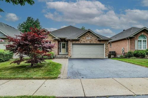 670 Salzburg Dr, Waterloo, ON, N2V2N8 | Card Image