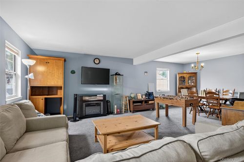 10 Park Manor Ct, Glen Cove, NY, 11542-4294 | Card Image