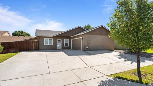 580 N Harrison Pl, Kennewick, WA, 99336-4520 | Card Image