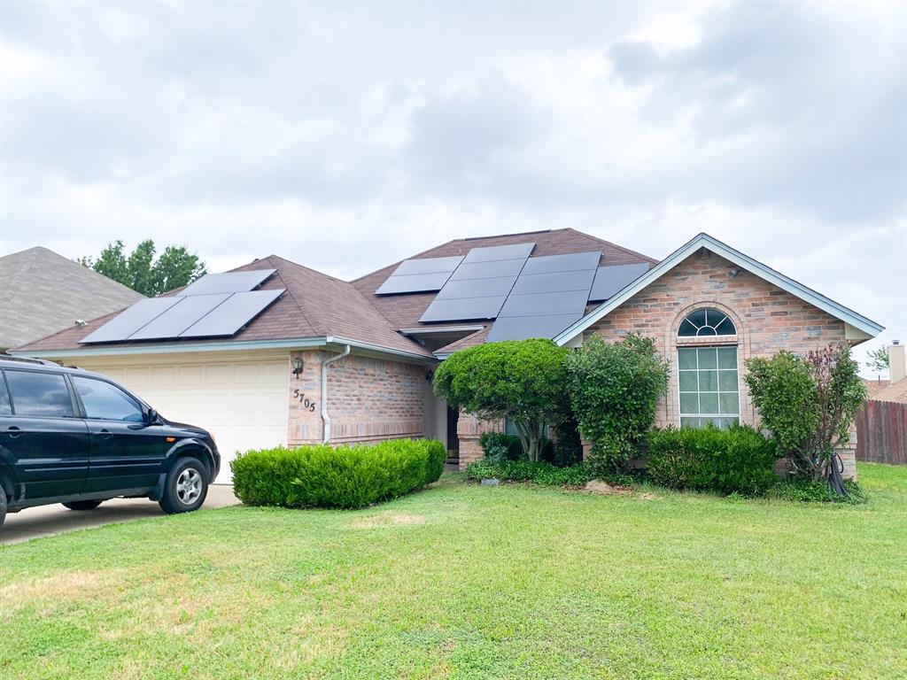 Straightaway Dr, Haltom City, TX 76117