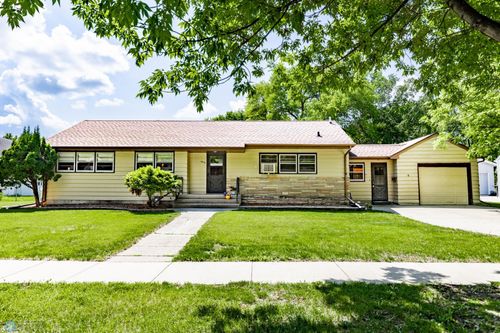 1515 14th St S, Fargo, ND, 58103-4001 | Card Image