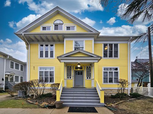 e-617 South Blvd, Oak Park, IL, 60302-2967 | Card Image