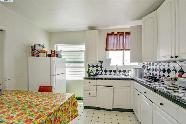324 Sawyer St, House other with 2 bedrooms, 1 bathrooms and 1 parking in San Francisco CA | Image 9