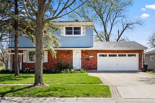 203 Fairview Dr, St. Charles, IL, 60174-1515 | Card Image