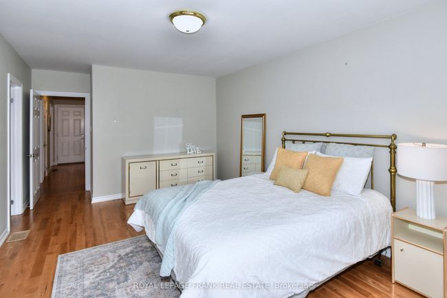 7 Village Cres, Condo with 3 bedrooms, 3 bathrooms and 1 parking in Peterborough ON | Image 12