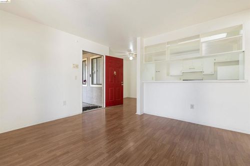 121-5 Lancaster Cir, Bay Point, CA, 94565-6657 | Card Image