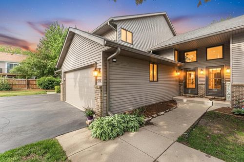 450 Berkshire Dr, Crystal Lake, IL, 60014-7400 | Card Image